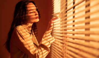 Como manter o papel essencial da persiana no ambiente | Persianas Malucelli