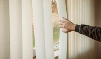 Persiana com recorte para ar condicionado